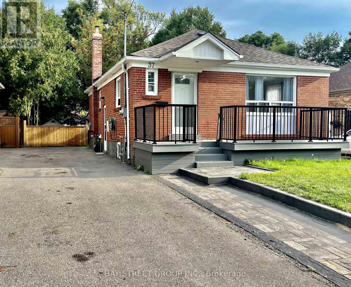 #MAIN -37 BAYARD AVE, #Main
