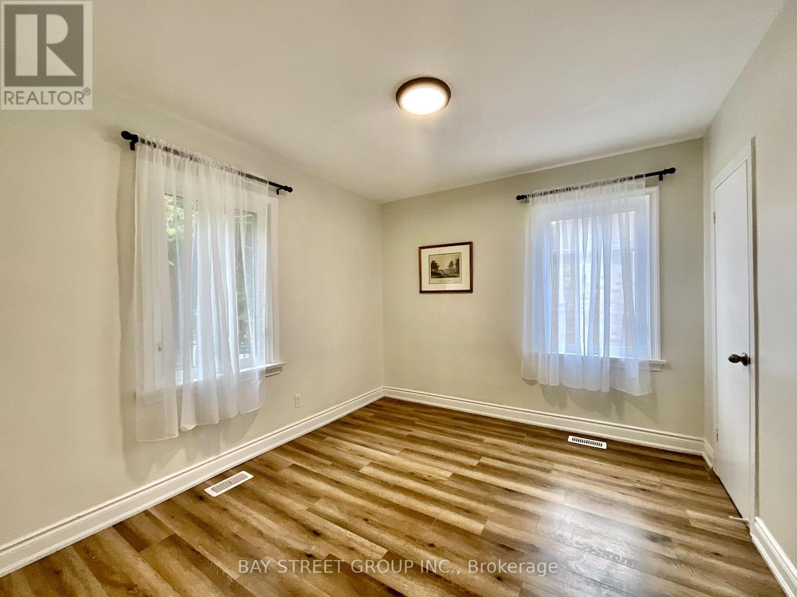 #MAIN -37 BAYARD AVE, #Main