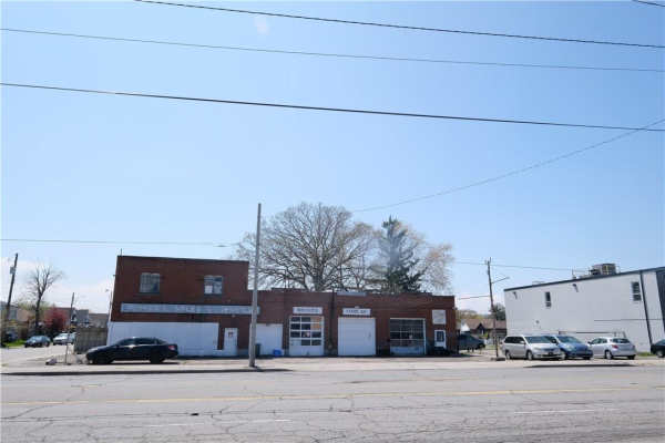 302 Queenston Road, Hamilton