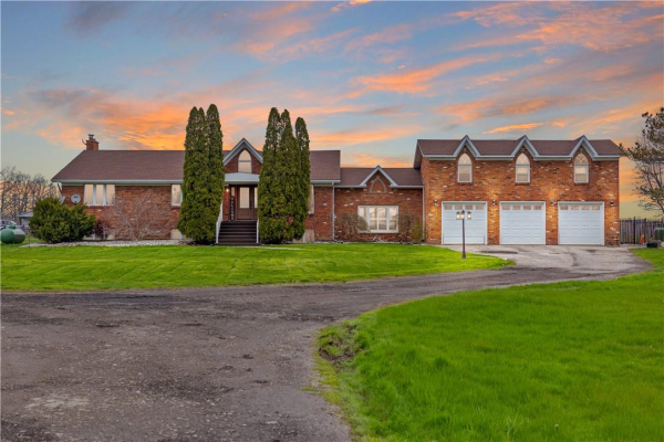 342 Kemp Road W, Grimsby