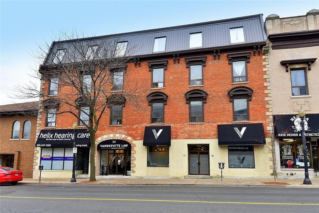 90 King Street W
