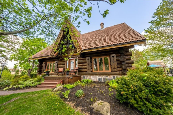 9 Indiana Road E, Cayuga