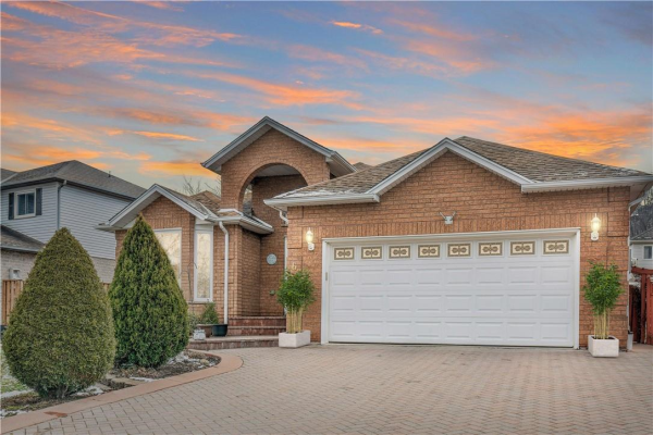 6 COLONIAL Crescent, Grimsby