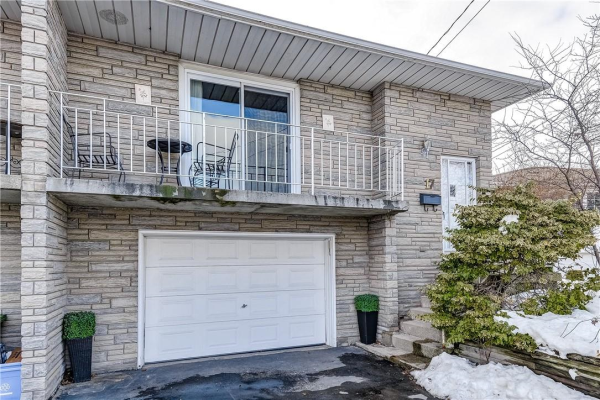 17 TUNA Court, Hamilton