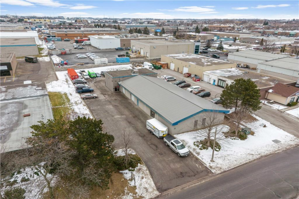 90 HEMPSTEAD Drive, Hamilton