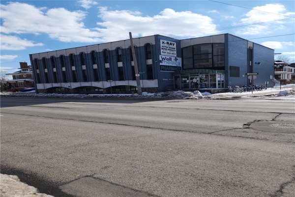 700 MAIN Street E, Hamilton