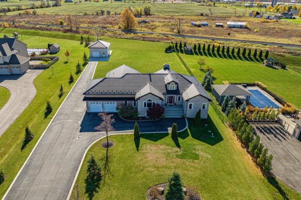 8048 SHERIDAN Court, Grimsby