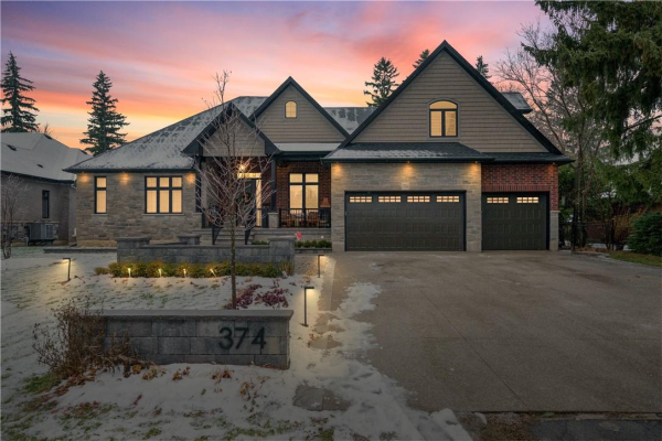 374 Woodworth Drive, Ancaster