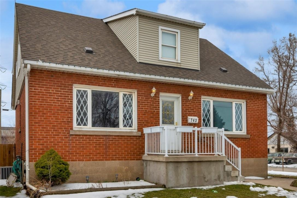 743 Brighton Avenue, Hamilton