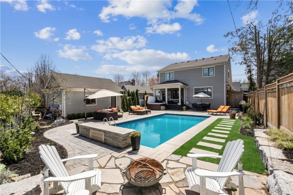 573 WOODLAND Avenue, Burlington
