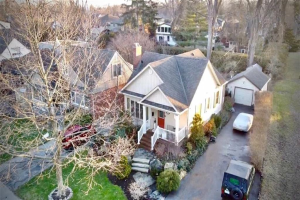 392 Delaware Avenue, Burlington