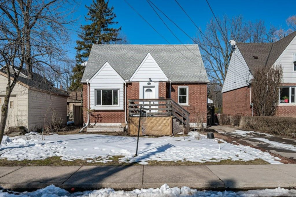 4 ROANOKE Place, Hamilton