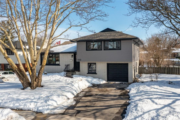 222 COLUMBIA Drive, Hamilton