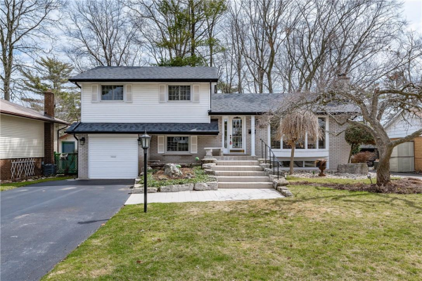 5228 Tamarac Drive, Burlington