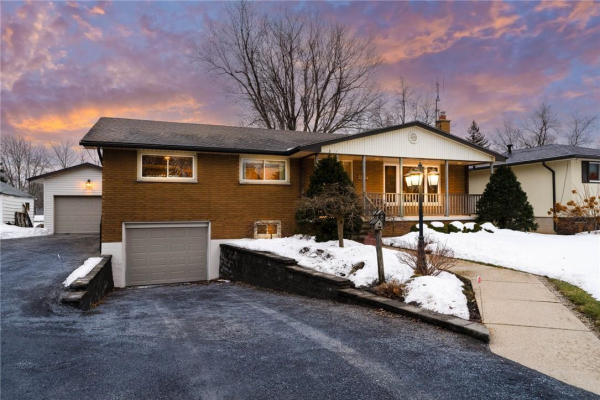 9197 Airport Road W, Hamilton