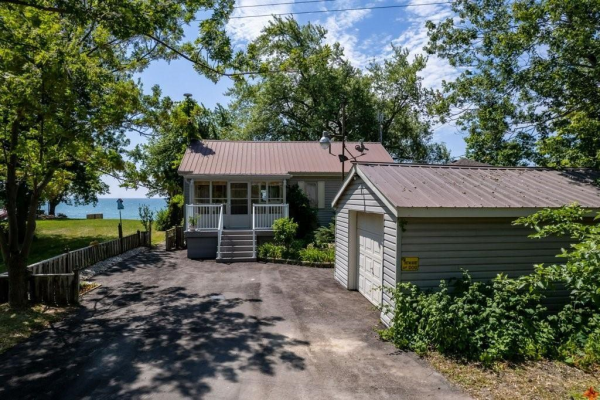 2592 LAKESHORE Road, Dunnville