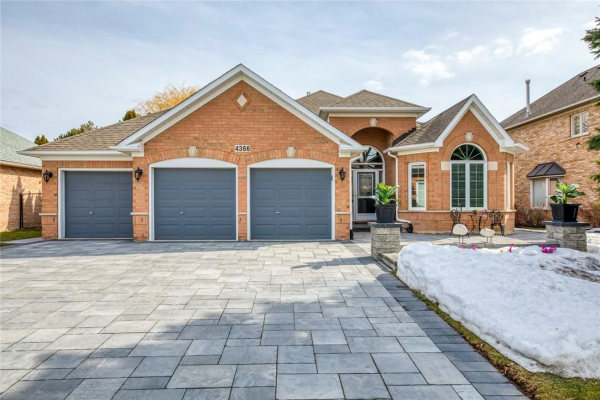 4366 LATIMER Crescent, Burlington