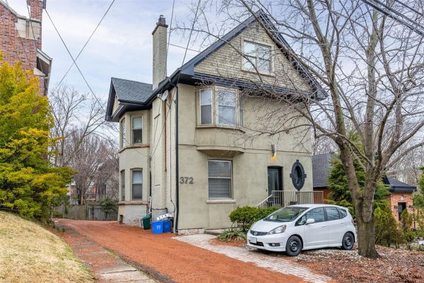 372 Queen Street S, Hamilton