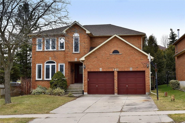 102 HUNTINGWOOD Avenue, Hamilton
