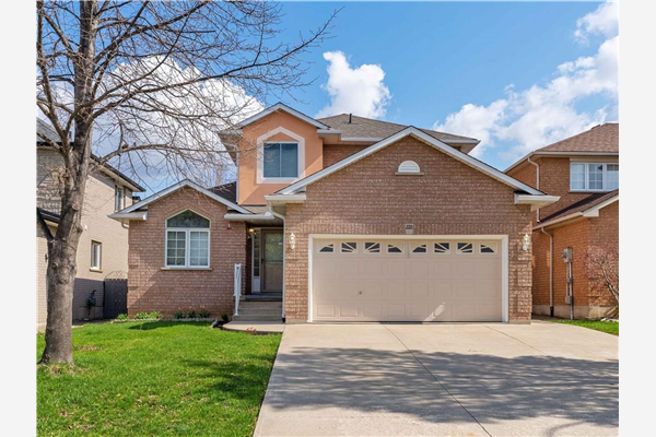 222 CLAUDETTE Gate, Hamilton