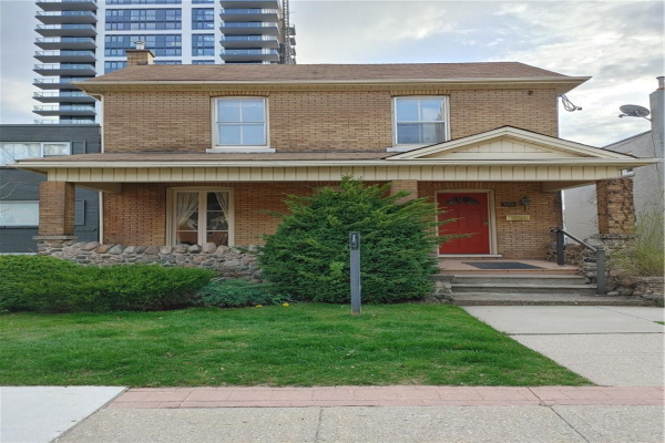 468 Elizabeth Street, Burlington