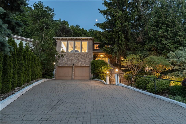 10 VENUS Court, Hamilton
