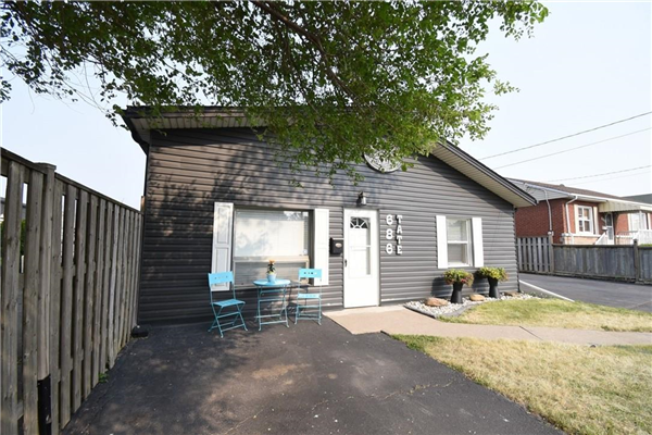 686 TATE Avenue, Hamilton