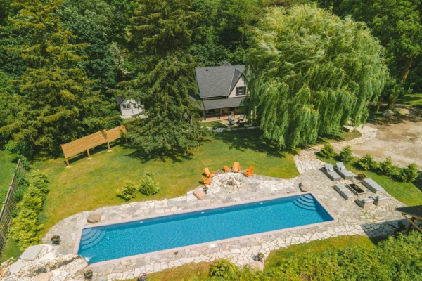 60A DUNDAS Street W, Paris