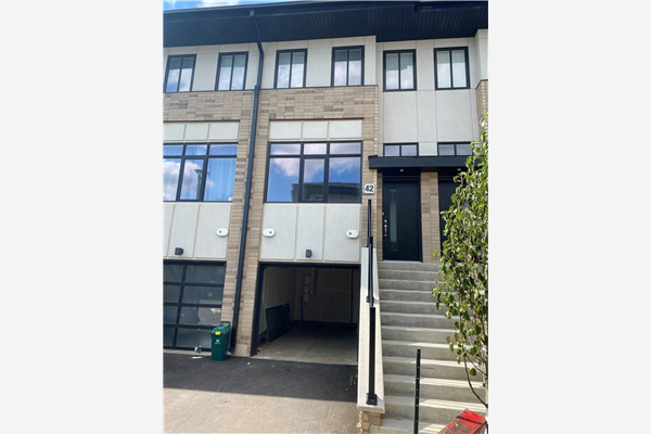 42 Markle Crescent, Ancaster