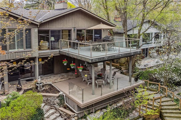 816 FOREST GLEN Avenue, Burlington