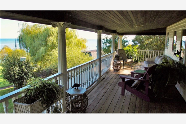 2 LAKESIDE Drive, Grimsby