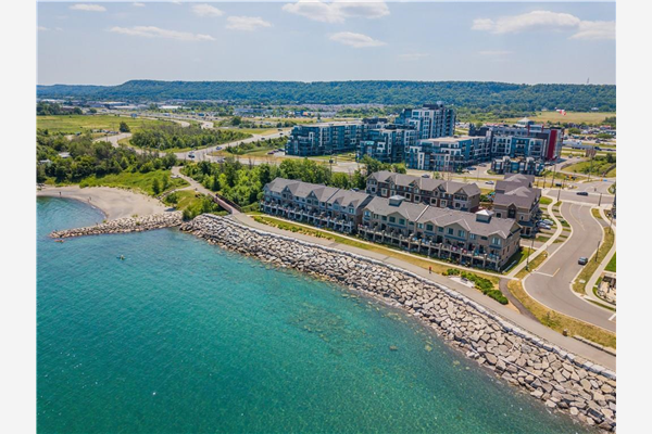 9 Pierre Trudeau Lane, Grimsby