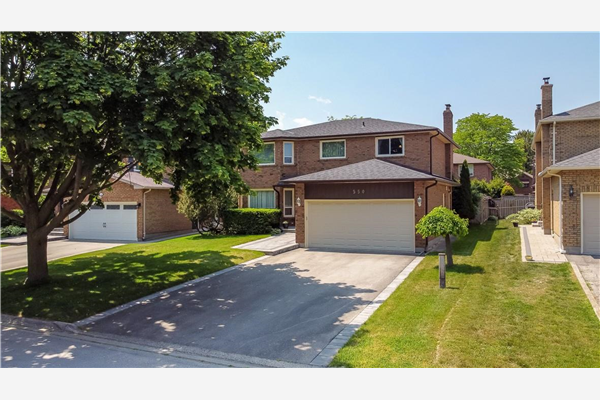 550 KASTELIC Place, Burlington