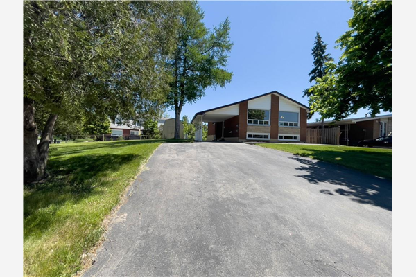 15 CHAMPLAIN Avenue, Hamilton