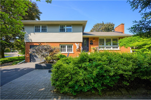 382 FAIRLAWN Crescent, Burlington