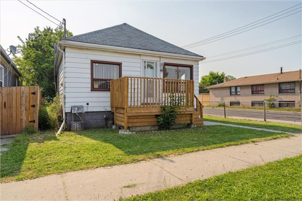 210 IVON Avenue, Hamilton