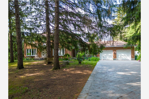 707 Robson Road, Hamilton
