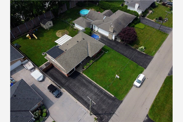 26 HATTON Drive, Ancaster