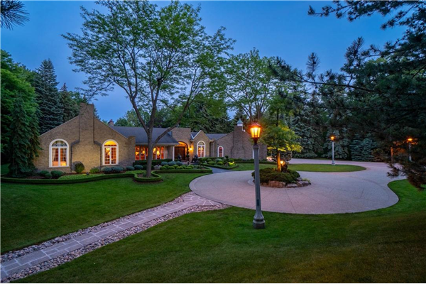1767 HEATHER HILLS Drive, Burlington