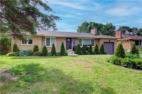 2036 Maplewood Drive, Burlington