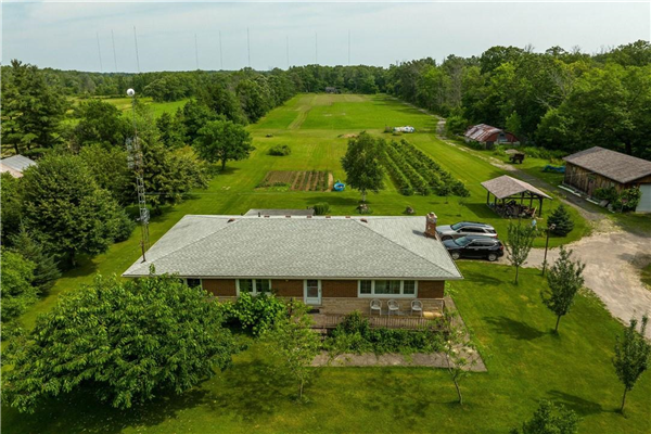 395 Mud Street E, Grimsby