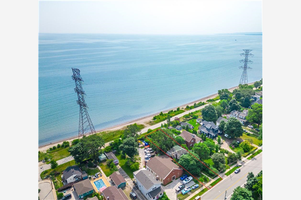 653 Beach Boulevard, Hamilton