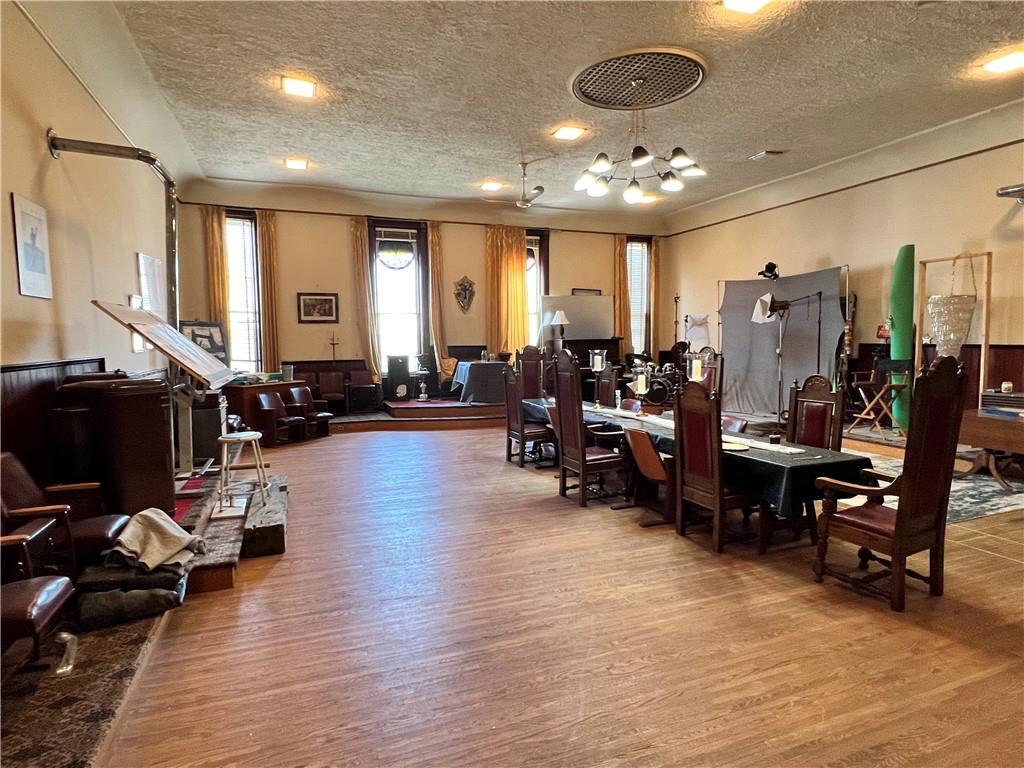18 ROBINSON Street|Unit #Upper