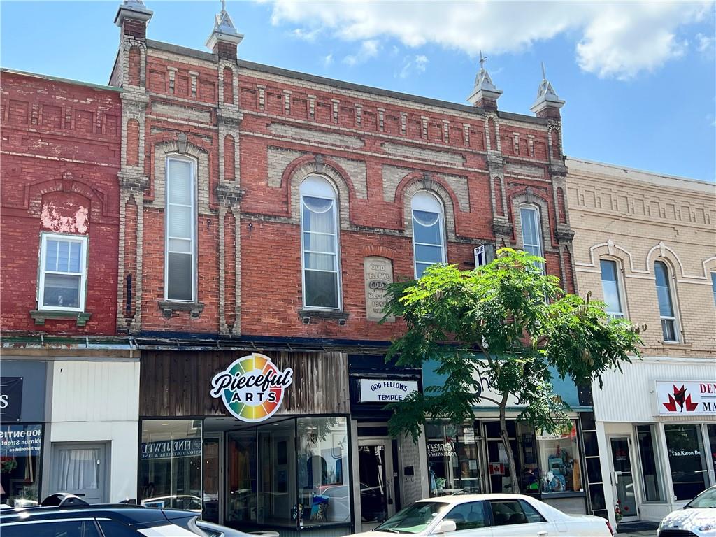 18 ROBINSON Street|Unit #Upper