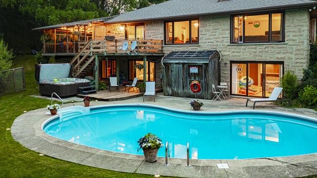 1376 MINERAL SPRINGS Road