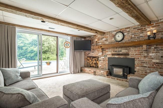 1376 MINERAL SPRINGS Road