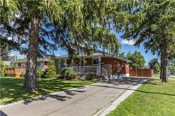 1037 Fennell Avenue E, Hamilton