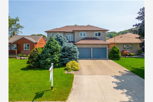 106 Homeside Avenue, Stoney Creek