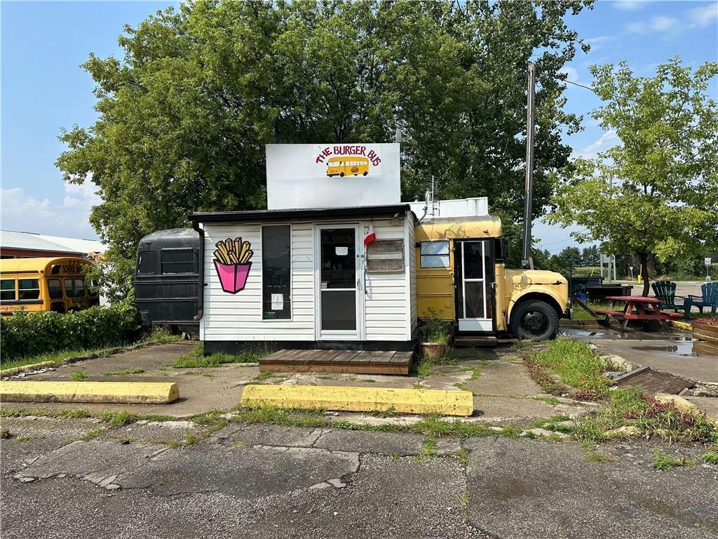 143 Dundas Street E