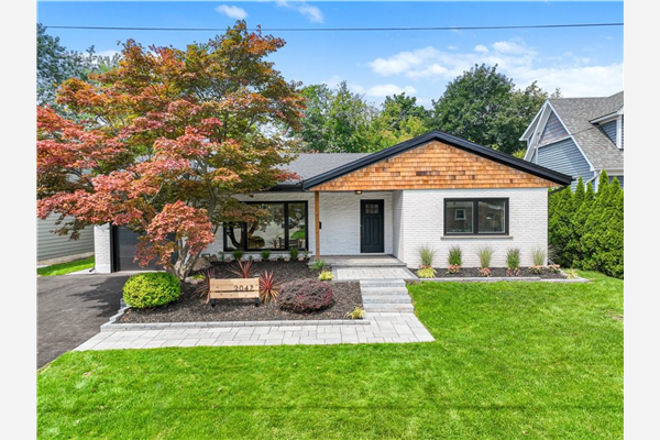 2047 VICTORIA Avenue, Burlington